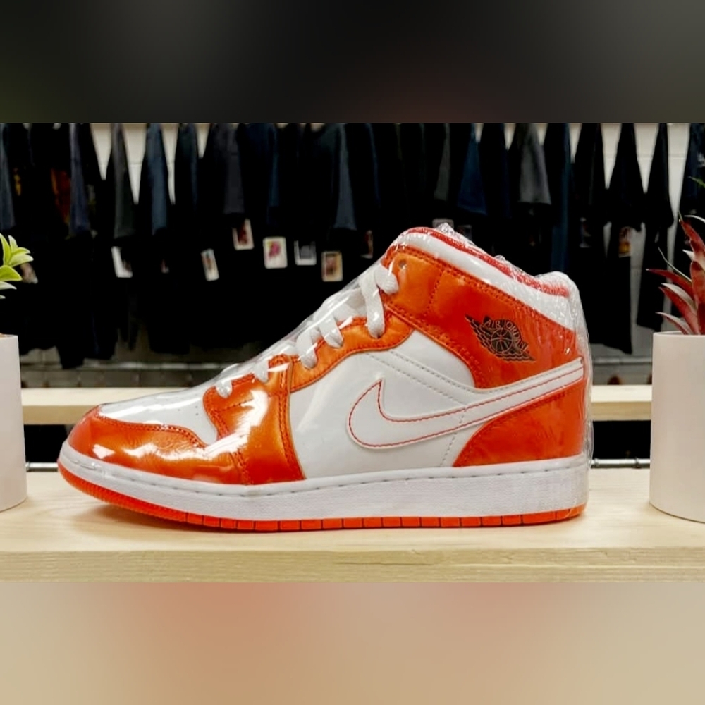 Nike Air Jordan 1 Mid SE GS 'Electro Orange' 2021  DM4228-800  Youth Size 7.0Y